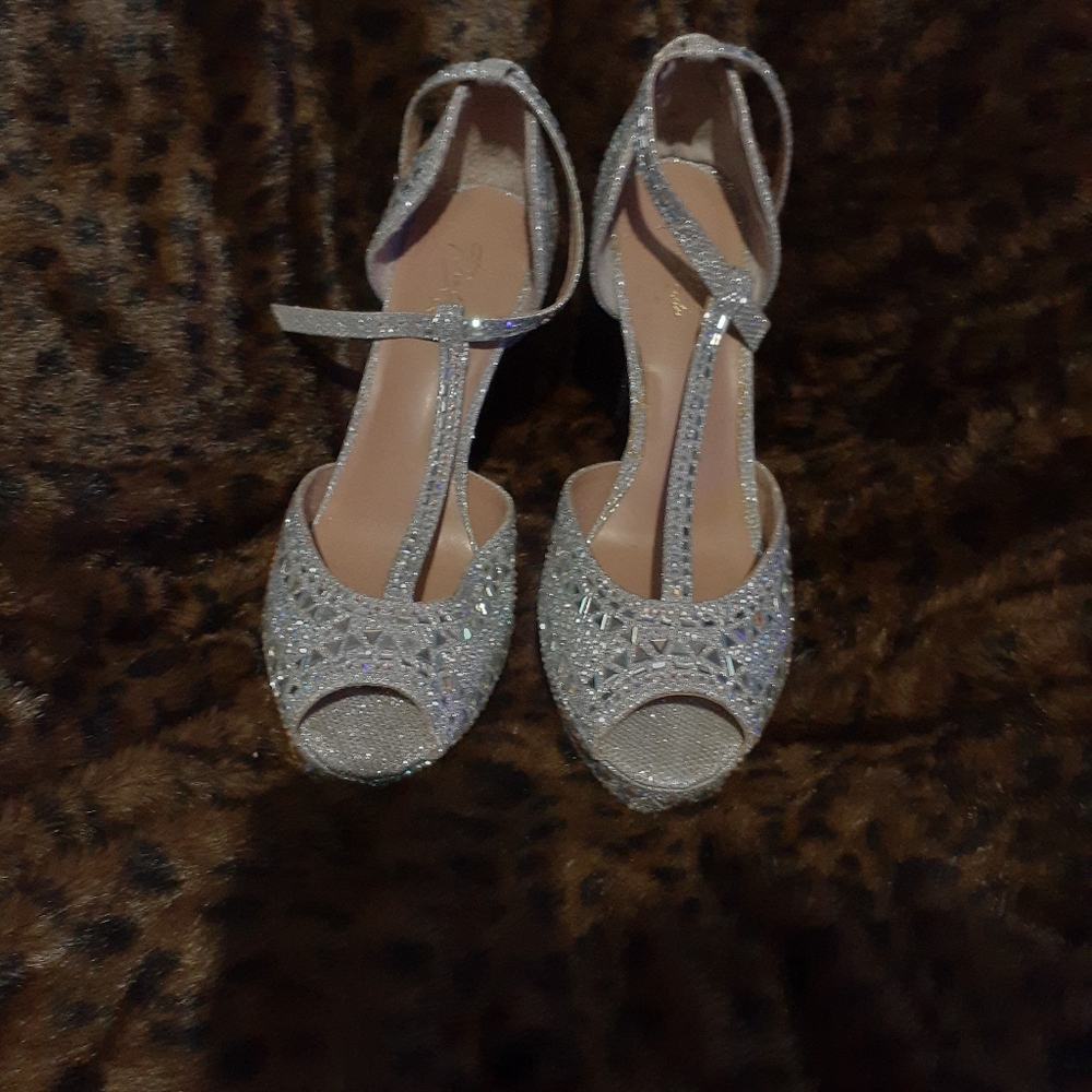 Thalia sodi rhinestone heels